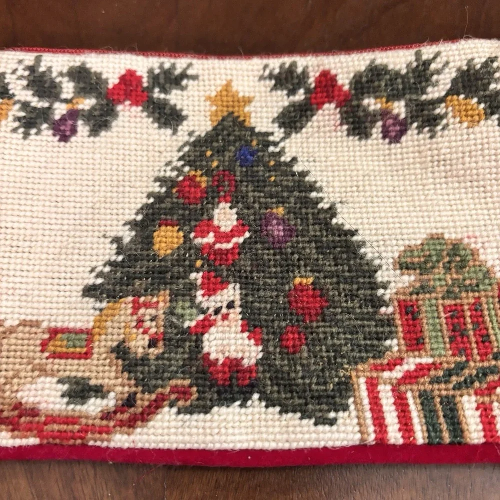 Vintage Christmas Needlepoint Zipper Pouch Santa‎ Tree Gifts Wool 7x4.5